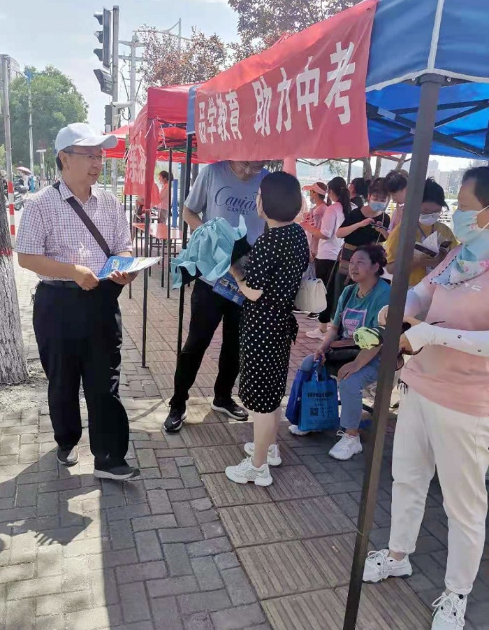 1632456254664006390.jpg 赵适红老师在沁水.jpg