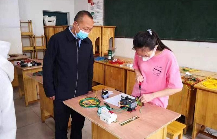 1664761919582055319.jpg 巡视电工实操考场1.jpg