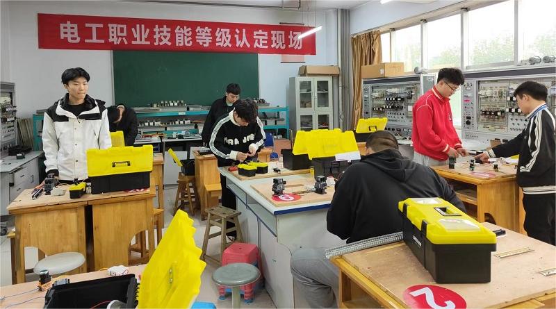 4.23电工实操考核现场1.jpg