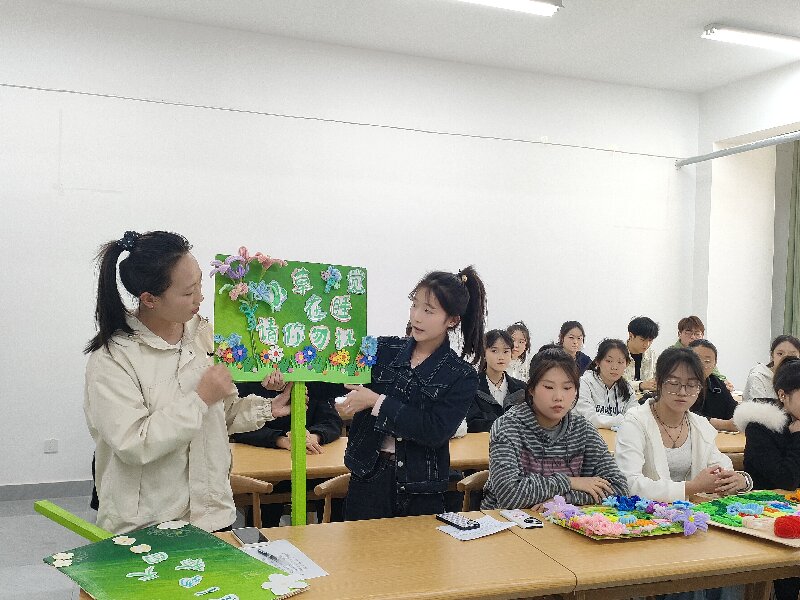 1783383629279045055.jpg 学前教育专业学生分享护绿指示牌创意1.jpg